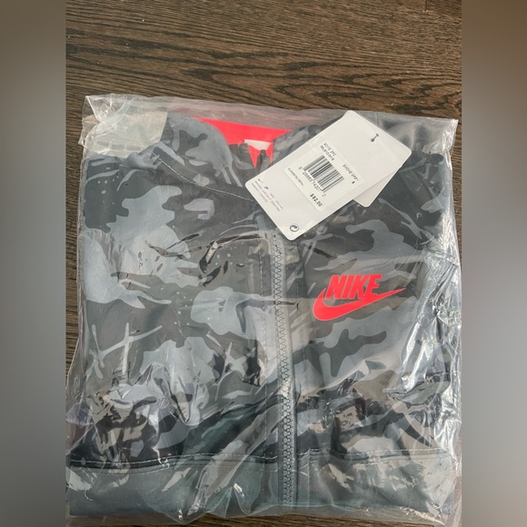 COPY - NWT size 6Y Nike track suit - Picture 3 of 5